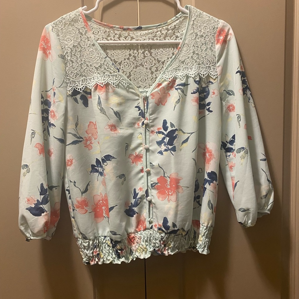 Blouse fitted with elastic band at the waist